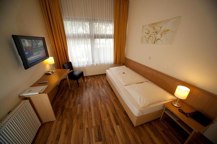 Hotel Zur Rebe 호하임암마인 객실 사진